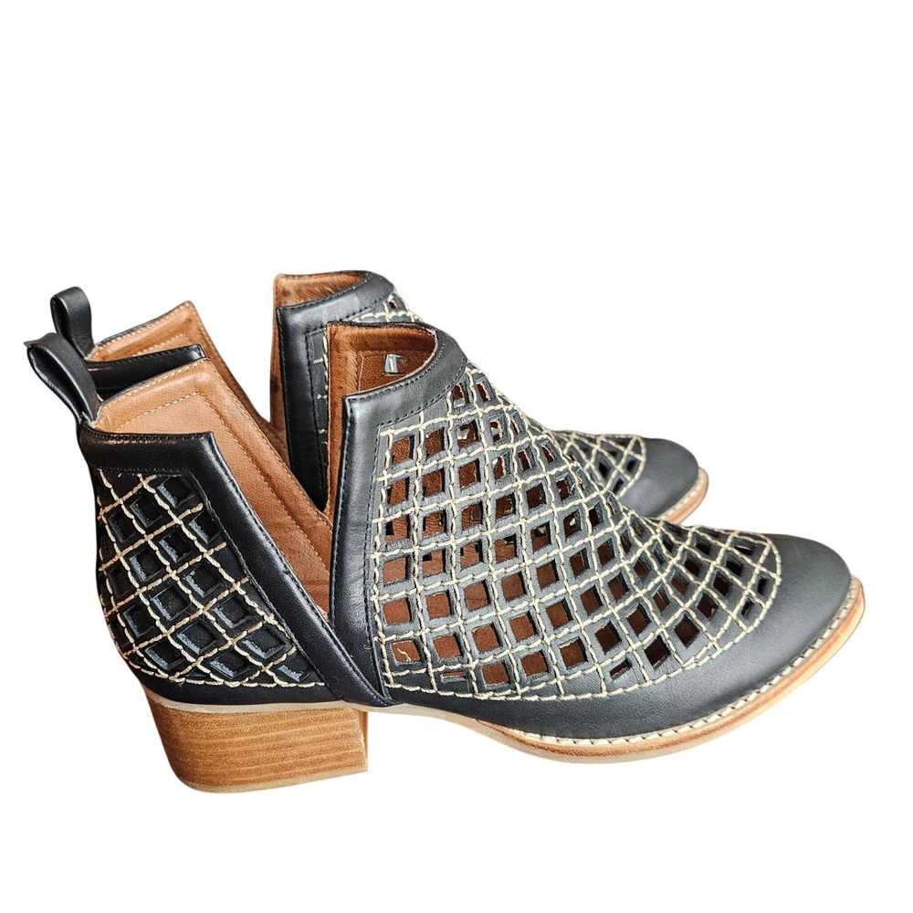 Jeffrey Campbell Taggart Booties Size 7